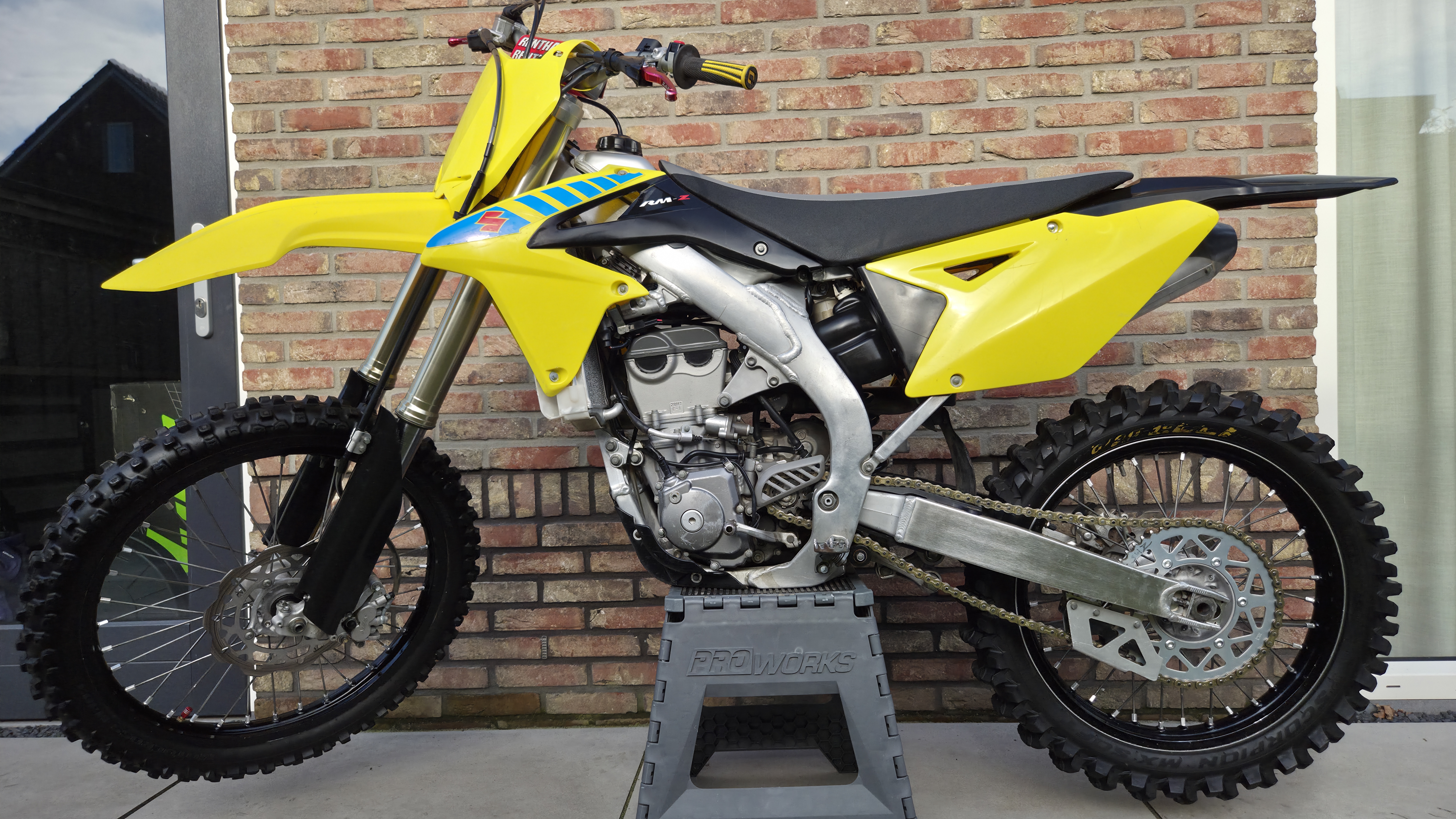 Suzuki RMZ450 2016 MX Testcenter