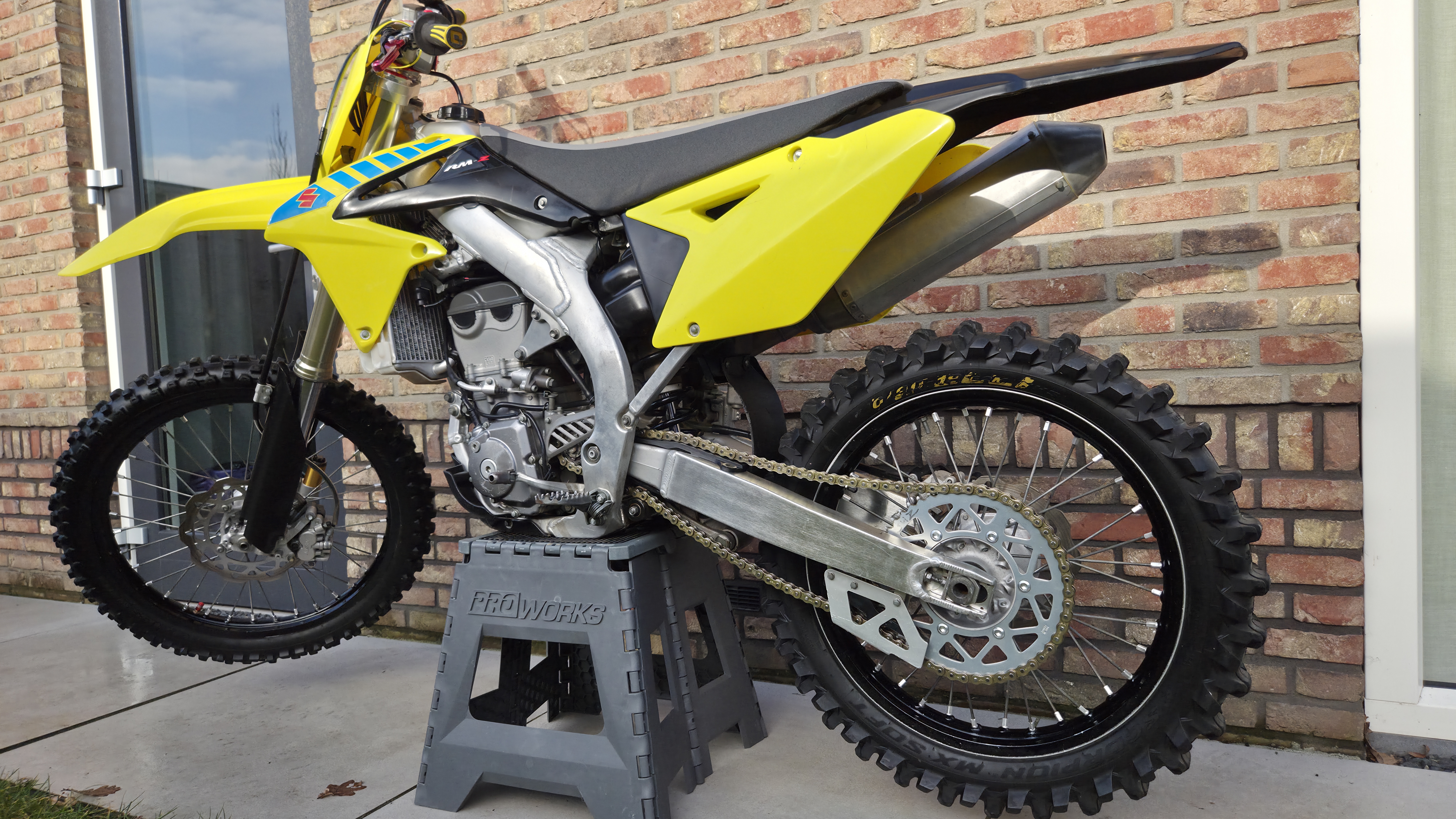 Suzuki RMZ450 2016 MX Testcenter