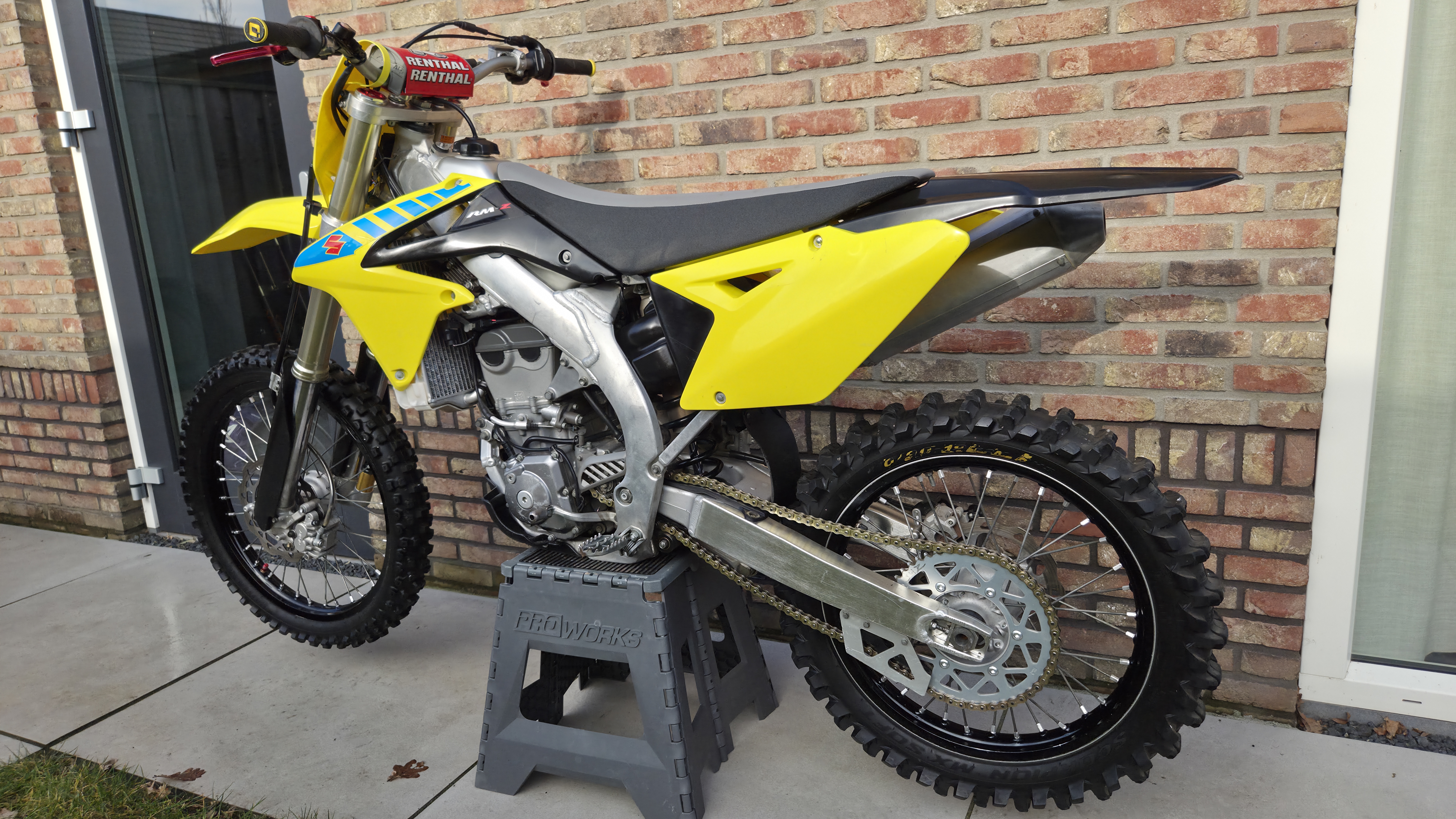 Suzuki RMZ450 2016 MX Testcenter