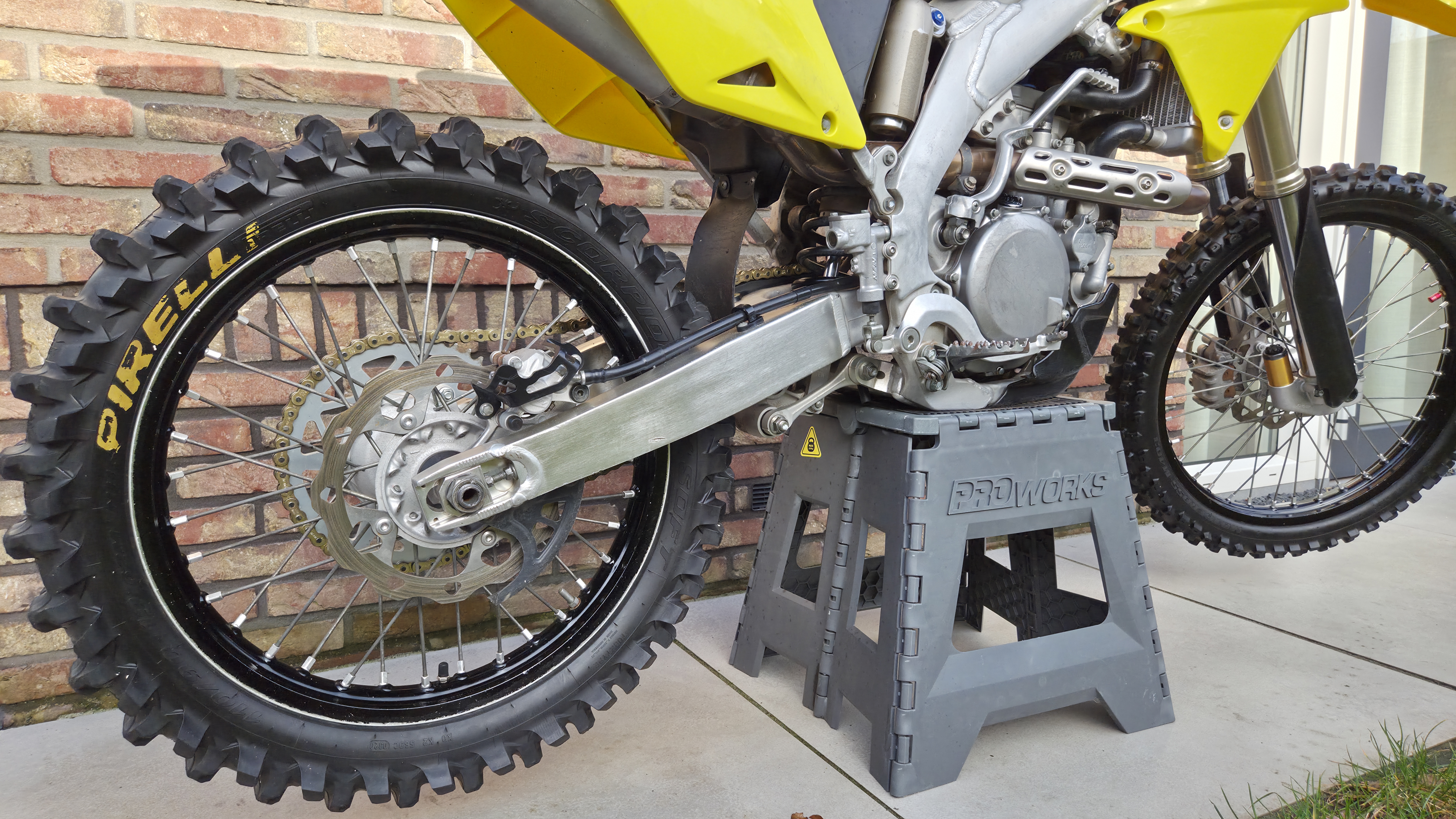 Suzuki RMZ450 2016 MX Testcenter