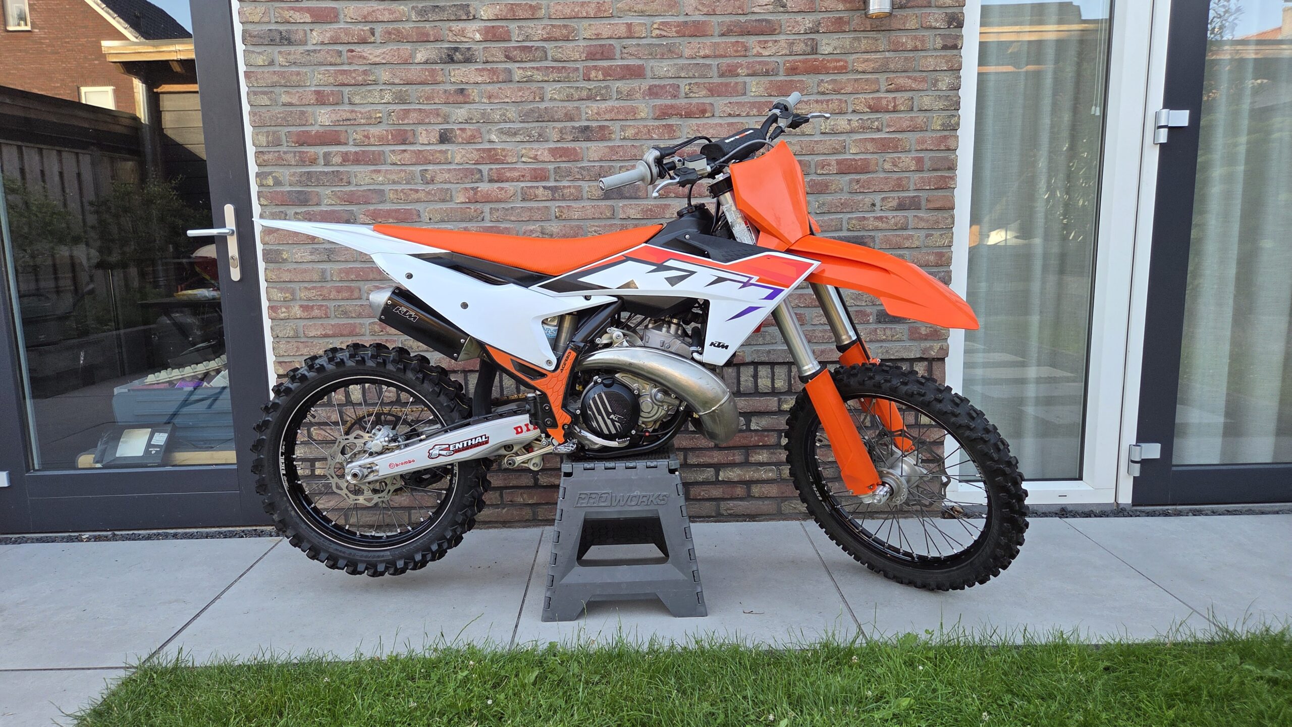 Crossmotor kopen: KTM SX250 2023 MX Testcenter